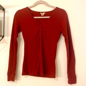 Long sleeve, v-neck shirt